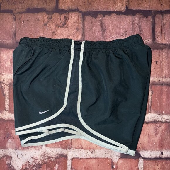 Nike Running Shorts Women’s Extra Large 1X Athletic Green Check Swoosh Logo - Picture 16 of 16